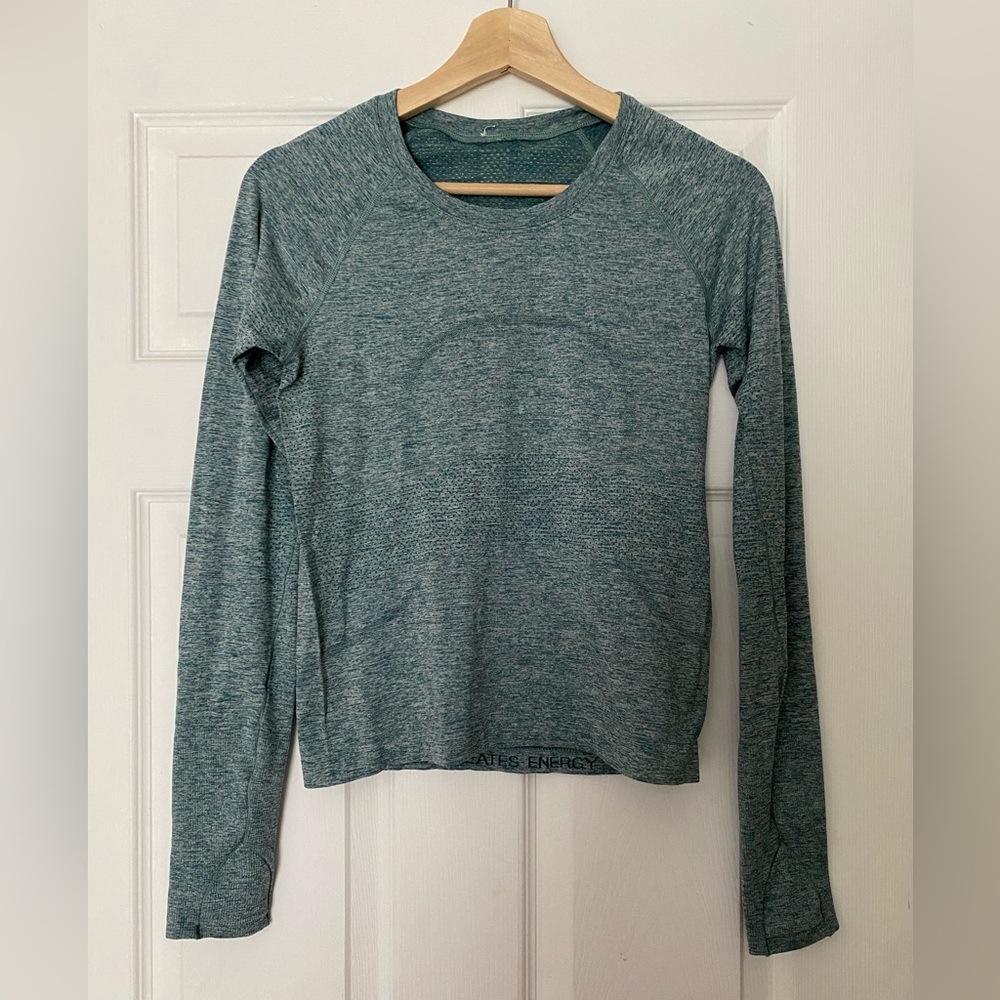 Lululemon swiftly tech LS 2.0 waist length - size 6 - like-new!